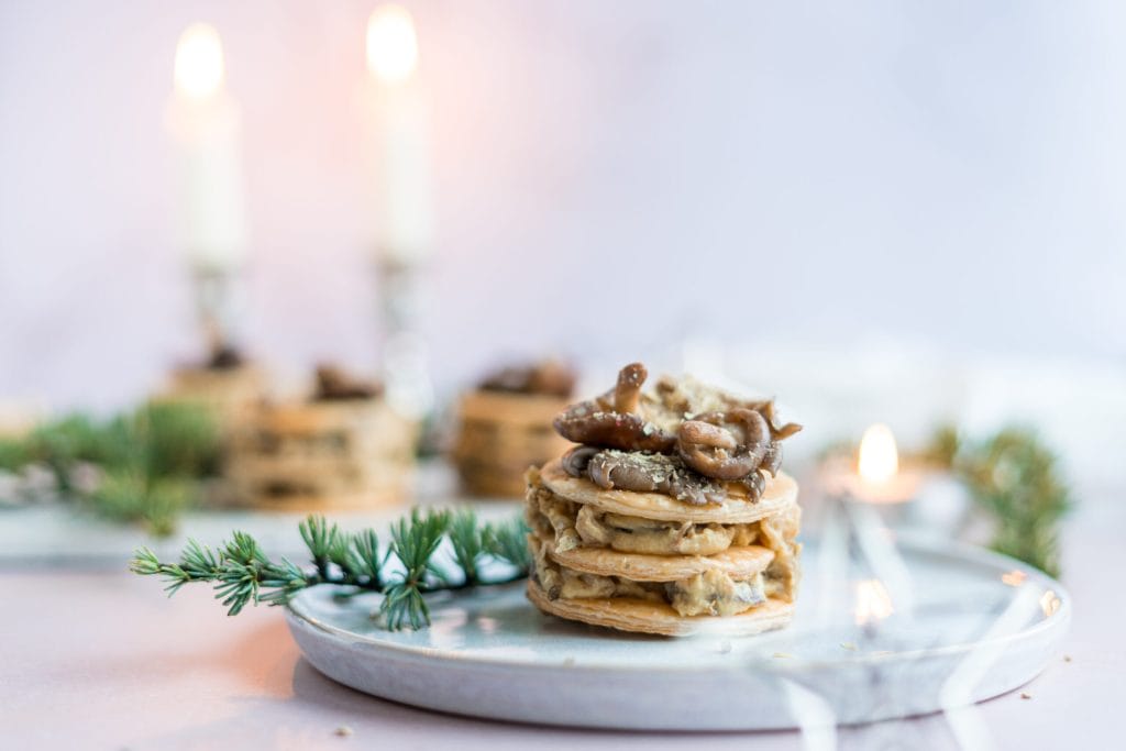 Vegan paddenstoelenragout met bladerdeeg en edelgistvlokken